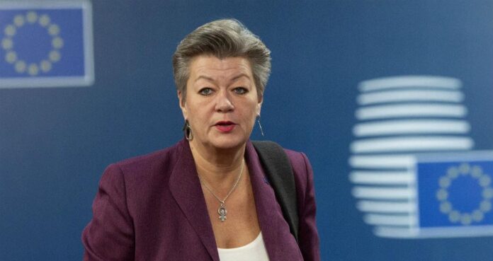 Στην Αθήνα η Γιόχανσον για τους πυροβολισμούς στον Έβρο