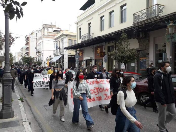 Πανεκπαιδευτικό συλλαλητήριο στην Πάτρα- (ΦΩΤΟ)