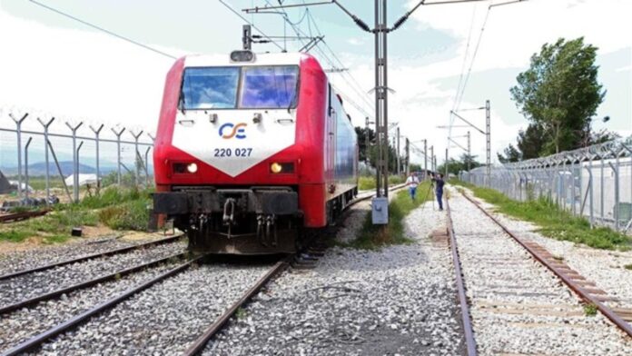 Σοκ στη Χαλκίδα! Βρέθηκε αιμόφυρτος δίπλα στις γραμμές του τρένου