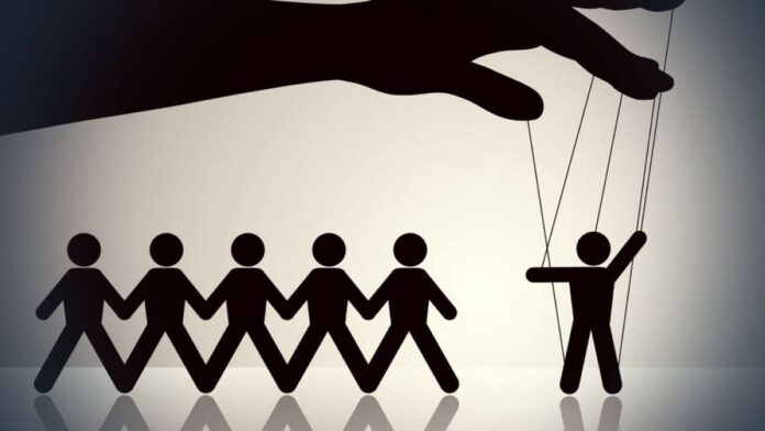 Ν.Δ: Το κόμμα που ο ένας “κρατά” τον άλλο !