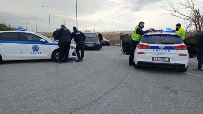 Θεσσαλονίκη: Έφτυσε τους αστυνομικούς όταν πήγαν να την ελέγξουν