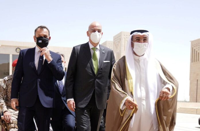 Στη Σαουδική Αραβία ο Δένδιας και ο Παναγιωτόπουλος – Συνάντηση με τον γ.γ. του Συμβουλίου Συνεργασίας του Κόλπου