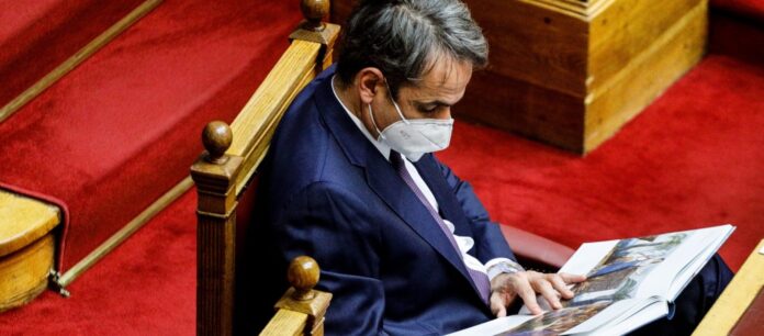 Τρομάζει από την οργή των νέων η κυβέρνηση: Προσπαθεί να τους «κερδίσει»… με «χαρτζιλίκωμα»