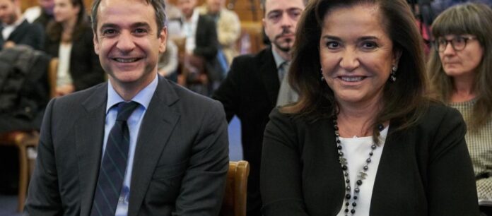 Απίστευτο: Η Ντ.Μπακογιάννη έδωσε εντολή στους ειδικούς να μην μιλάνε για τις παρενέργειες του εμβολίου της AstraZeneca!