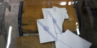 «Άρωμα εκλογών» στις εξαγγελίες του πρωθυπουργού – «Βλέποντας και κάνοντας» το Μαξίμου;