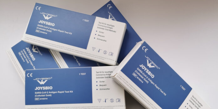 Ποια είναι η πρωτοεμφανιζόμενη Swiss Med που πήρε ανάθεση 20 εκατ. ευρώ για προμήθεια rapid test