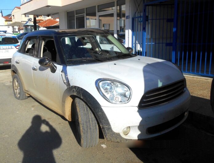 Κομοτηνή: Μετέφερε μετανάστες με κλεμμένο Mini Cooper