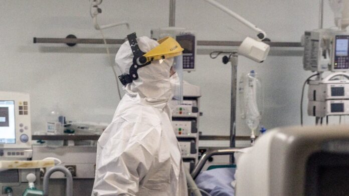 Προϊσταμένη ΜΕΘ Κομοτηνής: «Έχουμε μία υγειονομική χούντα – Συνάδελφοι πήγαν κλαίγοντας να εμβολιαστούν»