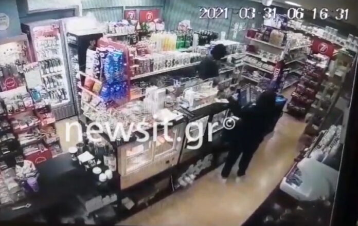 Βίντεο ντοκουμέντο με τον ληστή των ψιλικατζίδικων στον Εύοσμο Θεσσαλονίκης