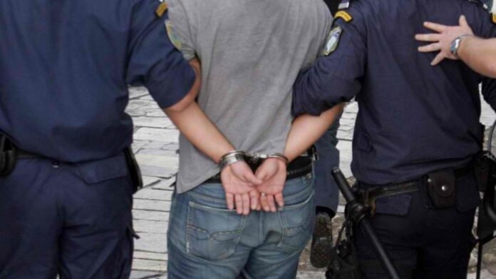 «Χειροπέδες» σε δύο καταζητούμενους από τη Γερμανία