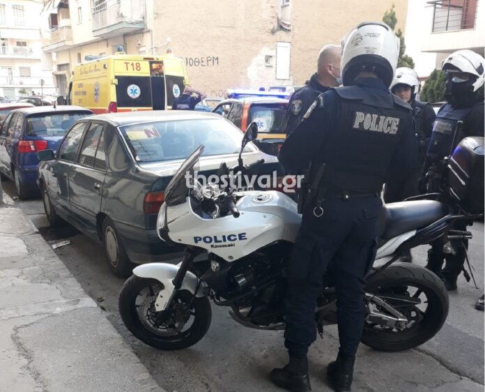 ΠΡΙΝ ΛΙΓΟ στη Θεσσαλονίκη: 32χρονη προσπάθησε να κόψει τις φλέβες της