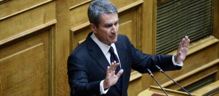 Άρχισαν να «πέφτουν» οι στηρίξεις: Στο πλευρό του Λοβέρδου ο Γρηγοράκος