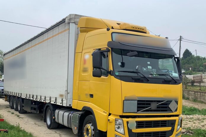 Ορεστιάδα: Διακινητής μετέφερε με φορτηγό 11 παράνομους μετανάστες