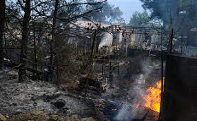 Τρομακτικές εικόνες καταστροφής από το πέρασμα της φωτιάς στο Αλεποχώρι – (VIDEO)