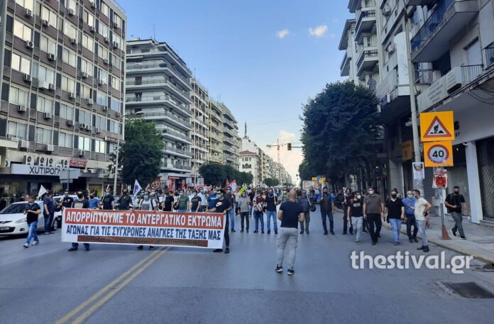 ΤΩΡΑ: Πορεία του ΠΑΜΕ στο κέντρο της Θεσσαλονίκης (video)