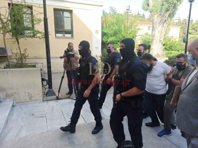 Στον εισαγγελέα ο ιερέας που επιτέθηκε με βιτριόλι στους Μητροπολίτες (VIDEO-ΦΩΤΟ)