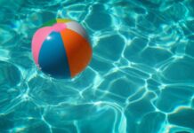 Staycation από ανάγκη: Δεν έχει χρήματα ούτε για 7 ημέρες διακοπές ο ένας στους δύο Έλληνες