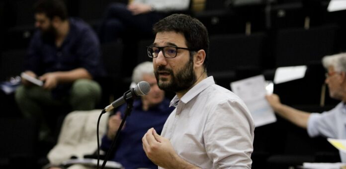 Ηλιόπουλος: Ευθύνες στην κυβέρνηση που έπεσε έξω το πρόγραμμα εμβολιασμού