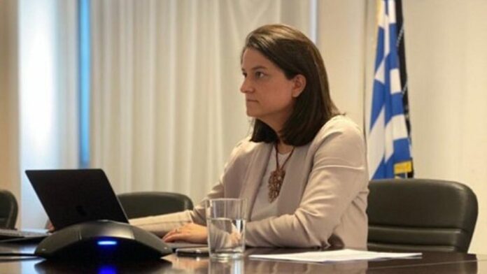 Κατεπείγουσα αγωγή της Κεραμέως κατά της ΟΛΜΕ για «υπονόμευση των εξετάσεων των Προτύπων Σχολείων»