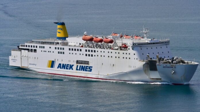 Το «Αστερίων ΙΙ» με 229 επιβάτες προσέκρουσε στο λιμάνι της Ηγουμενίτσας