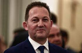 Στέλιος Πέτσας: Ο άνθρωπος που «δάγκωσε» τους Έλληνες