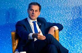 Οι ξενοδόχοι κλαίνε και ο Θεοχάρης μετρά την «επιτυχία» στον τουρισμό… σύμφωνα με τους celebrities που επισκέφθηκαν τη χώρα!- (VIDEO)