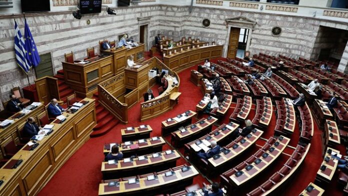 Σε δημόσια διαβούλευση το νομοσχέδιο για το lobbying – Τι προβλέπει για τα δώρα προς υπουργούς