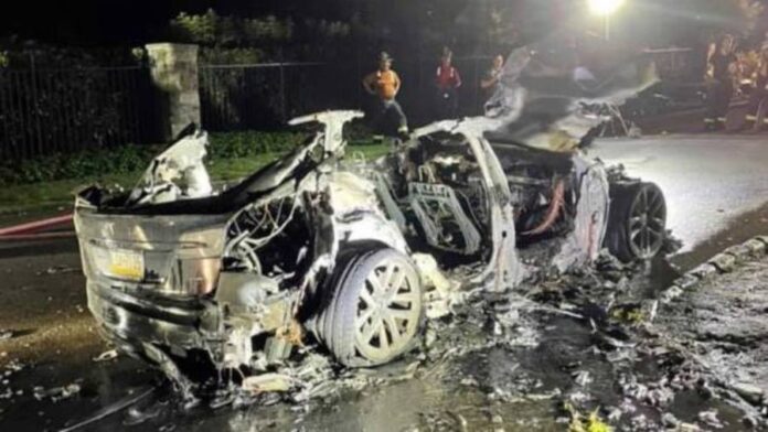 Ένα ακόμη μοντέλο της Tesla τυλίχτηκε στις φλόγες εν κινήσει