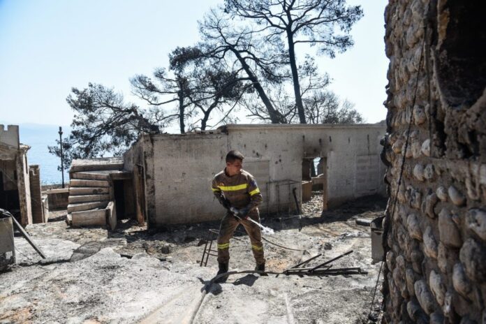 Σπίρτζης για φωτιά Αιγιαλείας: Oλιγωρία του επιτελικού κράτους Μητσοτάκη και διάλυση του Πυροσβεστικού σώματος