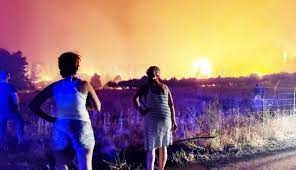 Απελπισμένοι οι κάτοικοι στην Εύβοια: «Που είναι τα πυροσβεστικά; Μας κοροϊδεύουν; Καιγόμαστε και είναι άφαντοι» (video)