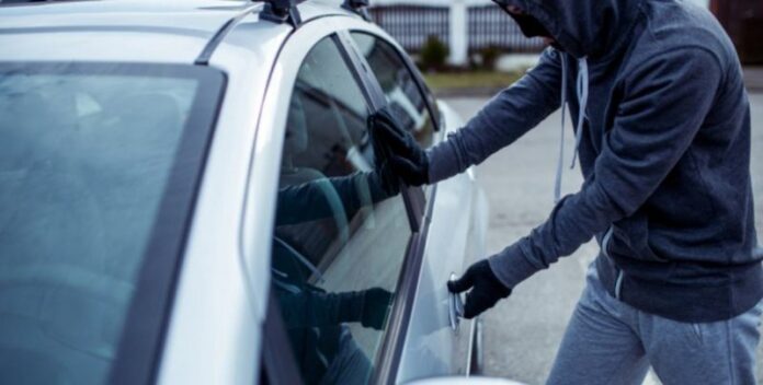 Θεσσαλονίκη: Ανήλικος έκλεψε καταλύτη από αυτοκίνητο