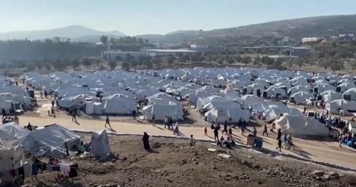 Μυτιλήνη: Διαδήλωση Αφγανών προσφύγων ενάντια στην κυριαρχία των Ταλιμπάν