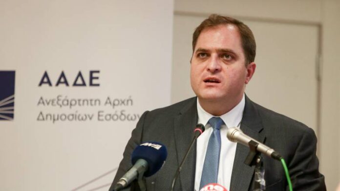 Πιτσιλής: Στέλνει στο πειθαρχικό εφοριακούς επειδή έκλεισαν τις πόρτες από τις 11 το πρωί