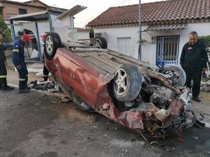 Πύργος: Αυτοκίνητο έπεσε σε μάντρα σπιτιού – Ένας τραυματίας (ΦΩΤΟ)