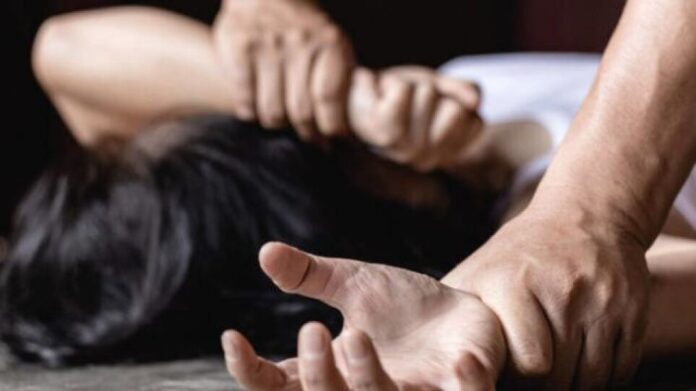 Λαμία: «Με βίασε με το μαχαίρι στον λαιμό» λέει 19χρονη που κατήγγειλε 53χρονο