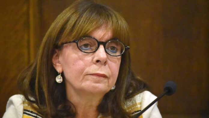 Κατερίνα Σακελλαροπούλου: Κεντήματα