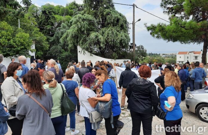 Θεσσαλονίκη: Αποδοκιμασίες υγειονομικών κατά την άφιξη Πλεύρη στο ΕΚΑΒ (ΦΩΤΟ-VIDEO)