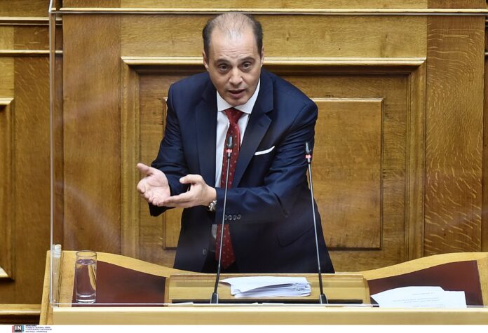 Βουλή-Βελόπουλος: «Το χρέος το διογκώνετε καθημερινά με τα δανεικά που δίνετε από δω κι από κει»