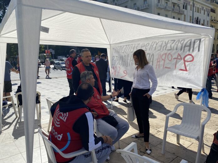 Θεσσαλονίκη: Συνάντηση αντιπροσωπείας του ΣΥΡΙΖΑ με απεργούς της e-food (φωτο)