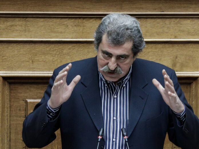 Κόντρα Μηταράκη-Πολάκη στη Βουλή για τις κλειστές δομές