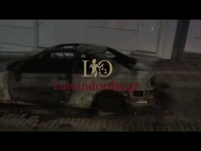 Ηλιούπολη: Φωτιά στο αυτοκίνητο και τη μοτοσυκλέτα του αστυνομικού που εξέδιδε τη 19χρονη (ΦΩΤΟ-VIDEO)