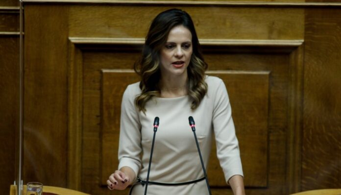 Αχτσιόγλου: Διπλή εξαπάτηση των συνταξιούχων από την κυβέρνηση