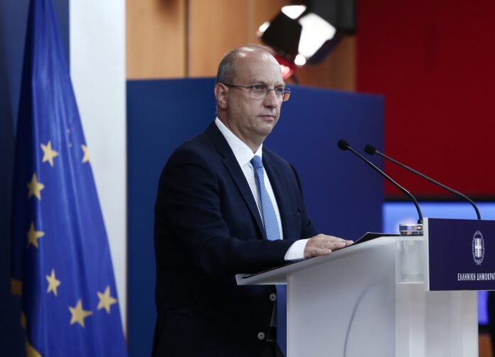 Οικονόμου: Ο κ. Τσίπρας συνέχισε να μηδενίζει και να απορρίπτει χωρίς να προτείνει το παραμικρό