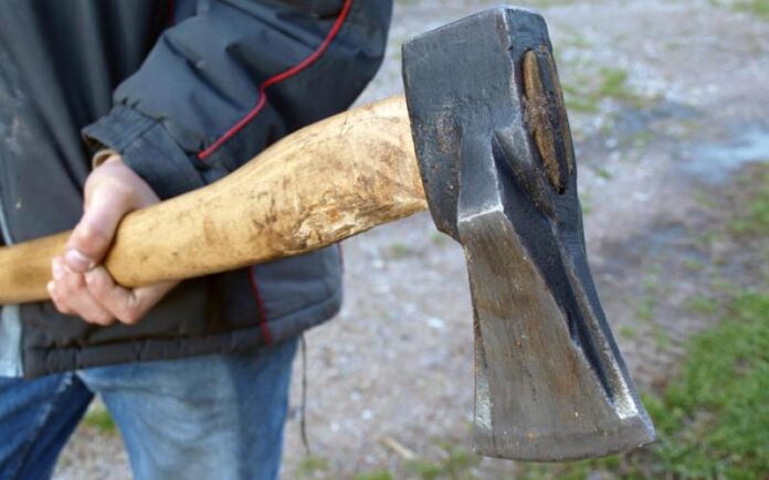 Λαμία: Πέθανε ο 30χρονος που δέχτηκε επίθεση με τσεκούρι – Ασύλληπτος ο δράστης