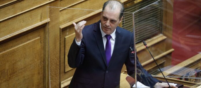 «Πέταξε το γάντι» ο Κ.Βελόπουλος: «Είστε η κυβέρνηση του κλειδώματος – Επιμένετε να είστε κλειδωμένοι στην ανικανότητα»