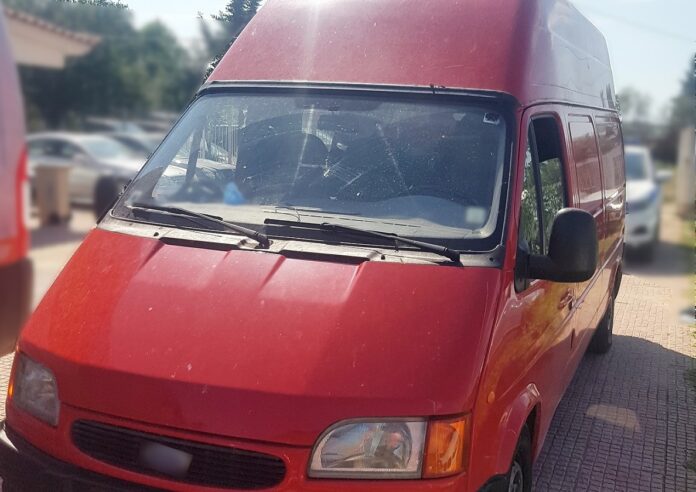 Θεσσαλονίκη: Με χειροπέδες τρεις Βούλγαροι για διακίνηση παράνομων μεταναστών