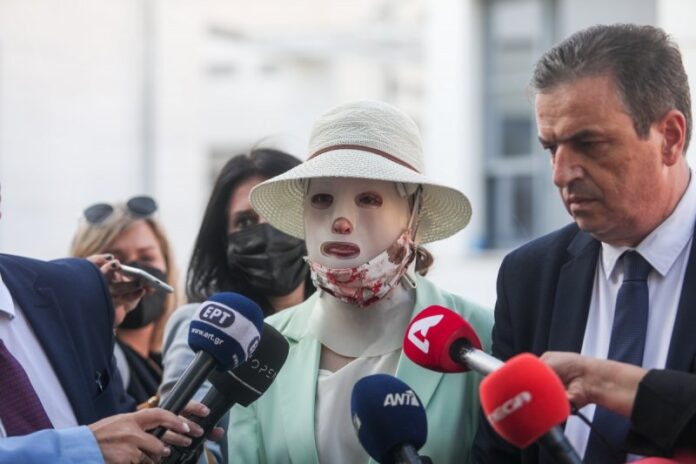 Επίθεση με βιτριόλι: Όσα έρχονται στη δίκη, τα «κλειστά χαρτιά» της Έφης, οι «πρόβες» της άγριας επίθεσης και οι κλήσεις της σε πακιστανικό τηλέφωνο