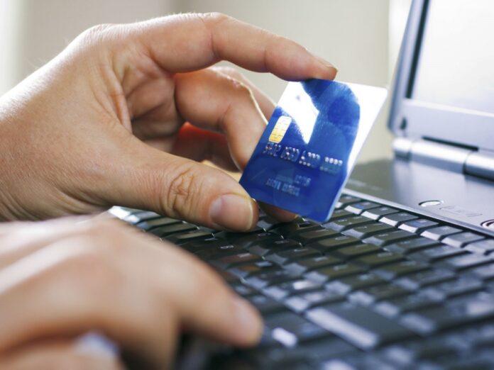 Κομοτηνή: Της έστειλαν e-mail ότι δήθεν απενεργοποιήθηκε η τραπεζική κάρτα και της πήραν 2.000 ευρώ