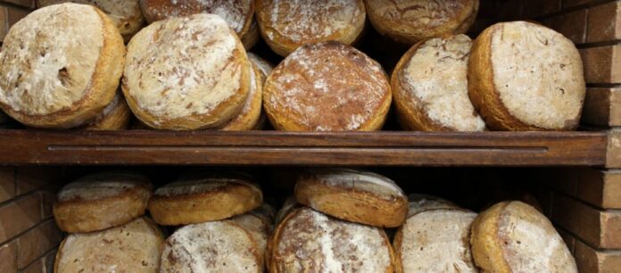 Στενεύει ο κλοιός για τα νοικοκυριά: Καμπανάκι της Επιτροπής Ανταγωνισμού για τις ανατιμήσεις