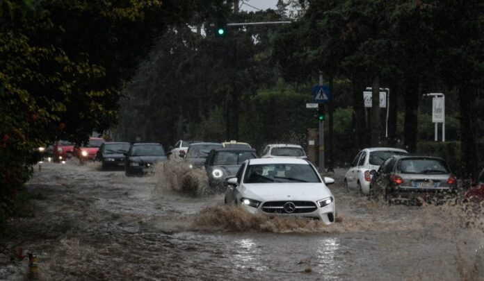Καιρός: Ραγδαία επιδείνωση με βροχές και καταιγίδες – Πού θα είναι έντονα τα φαινόμενα